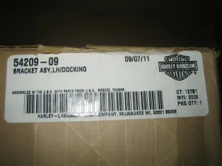 Harley 4-Punkt-Montage-Kit Sissy Bar Bracket ASY Docking 54209-09 Twin Cam FLHT - Bild 4